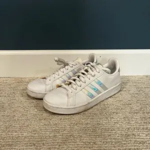 Adidas Grand Court Art EE9689 Iridescent White Gym Shoe 8