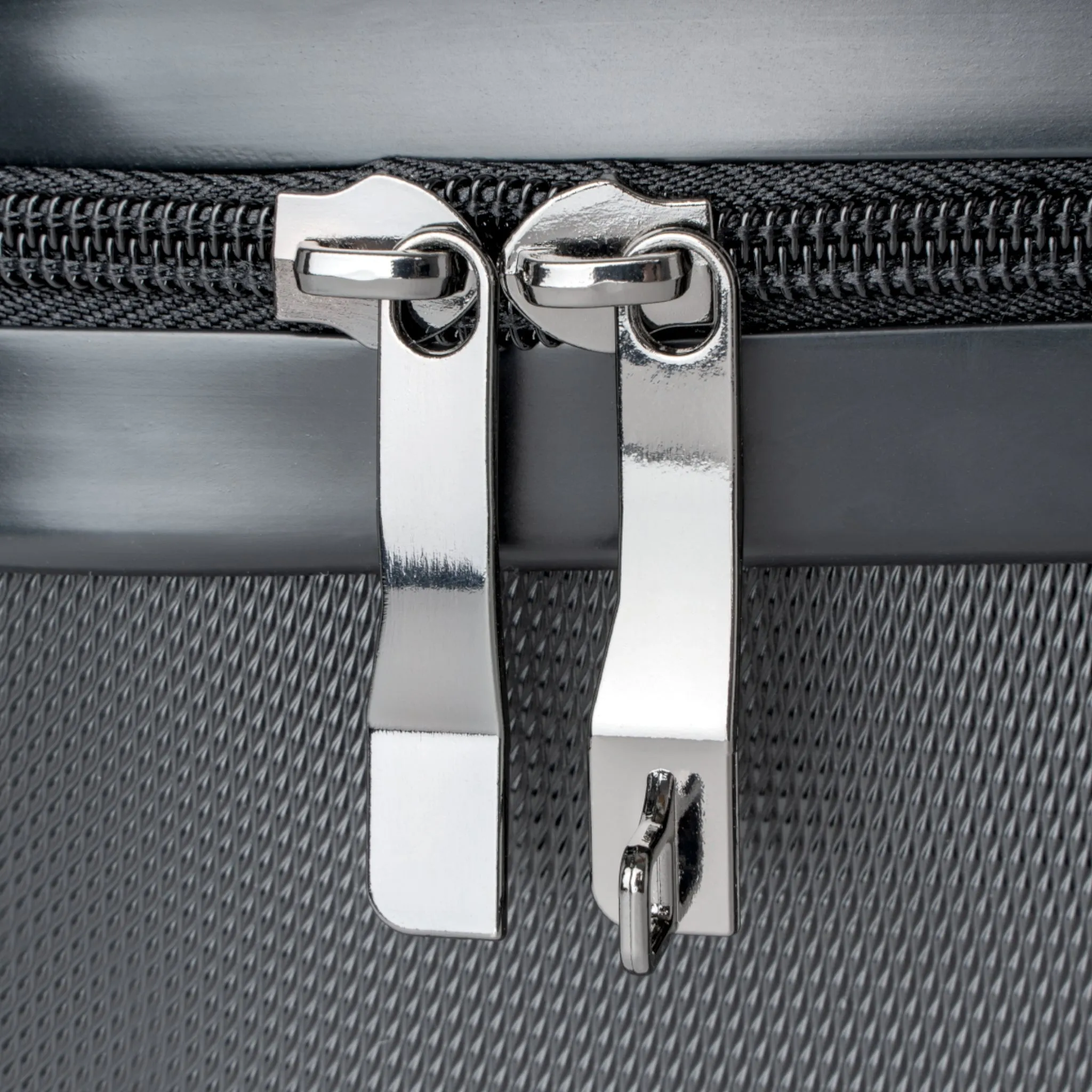 Ascension Voyager Luxe Suitcase (JOY W)