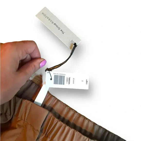 Babaton Aritzia Vessel Cargo skirt NWT Tan Utility Water Resistant Size 2
