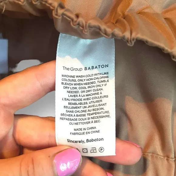 Babaton Aritzia Vessel Cargo skirt NWT Tan Utility Water Resistant Size 2