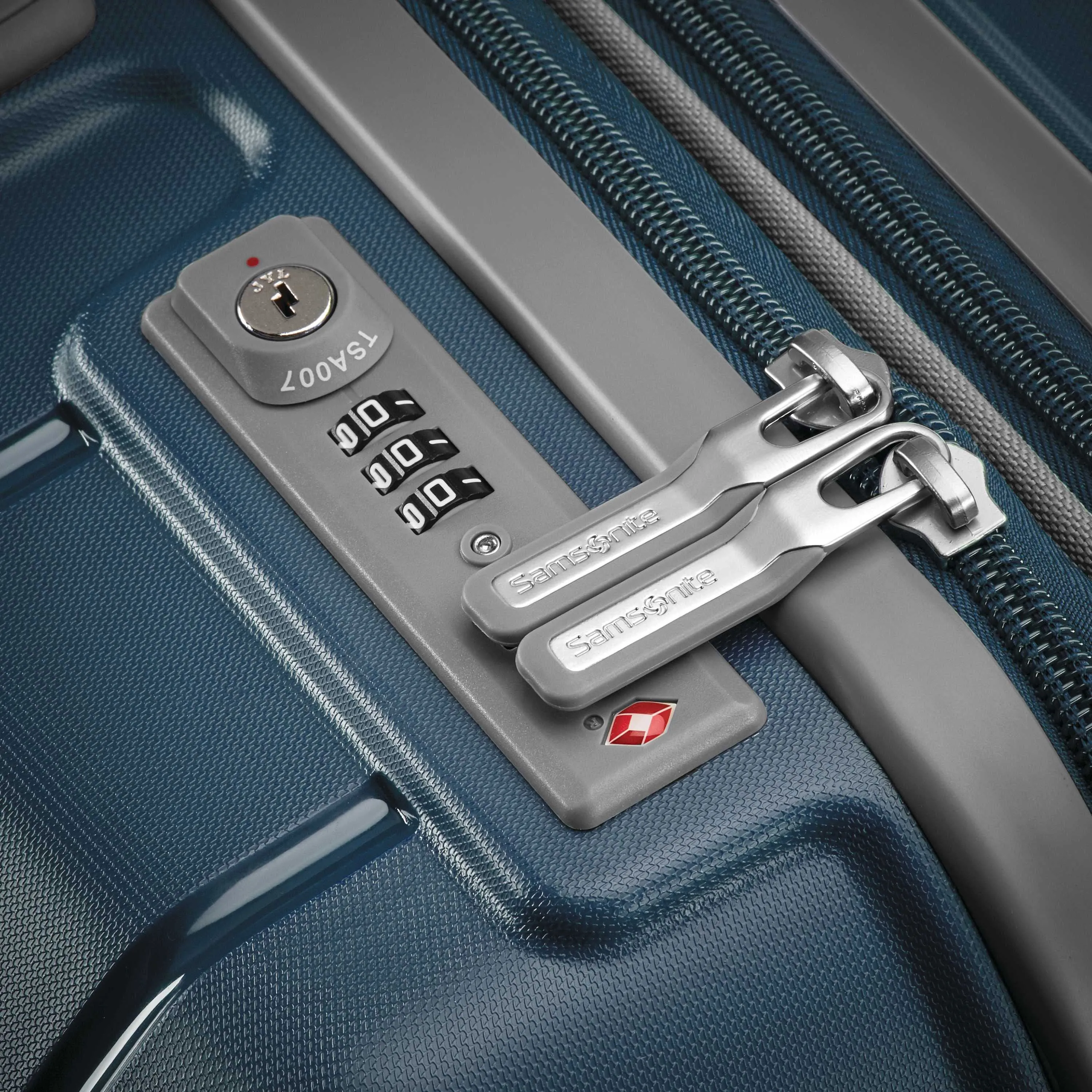 Freeform 28" Large Checked Spinner Luggage