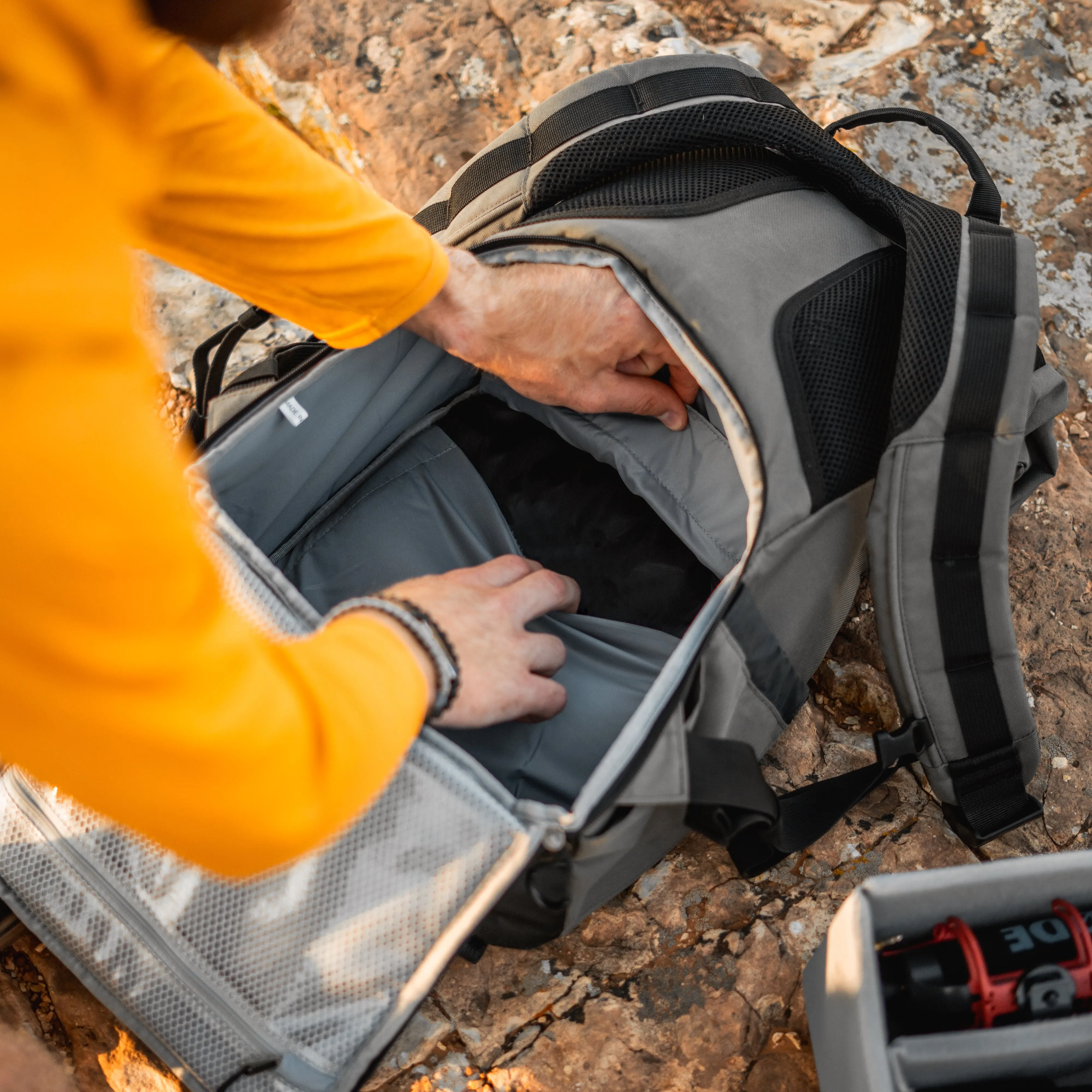 Jasper 2.0 Medium Rolltop Backpack (7.5   9 L Black)
