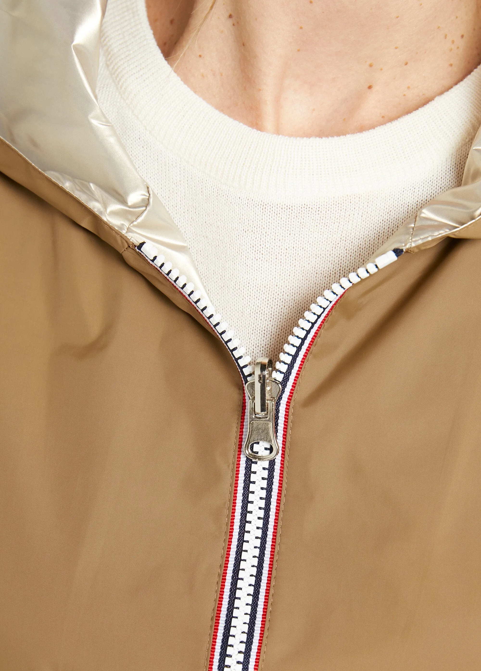 Reversible water-repellent windbreaker with zip