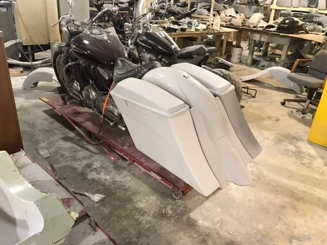 Yamaha Vstar 1100 6” Down &amp; Out Stretched bags
